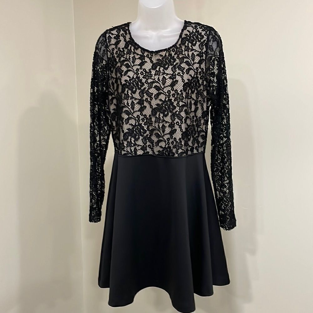 NWOT Venus Lace Dress.  Size L large 12/14